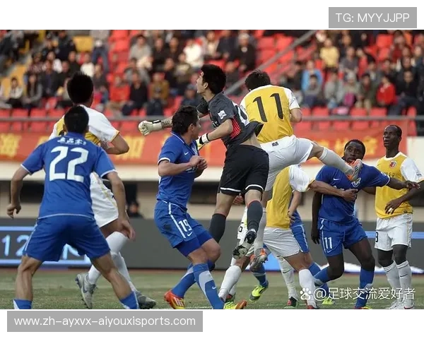 足球比赛中的长传球与短传配合